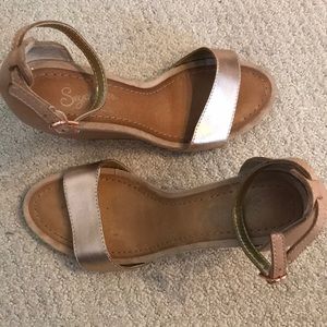 Nude and rose gold wedges